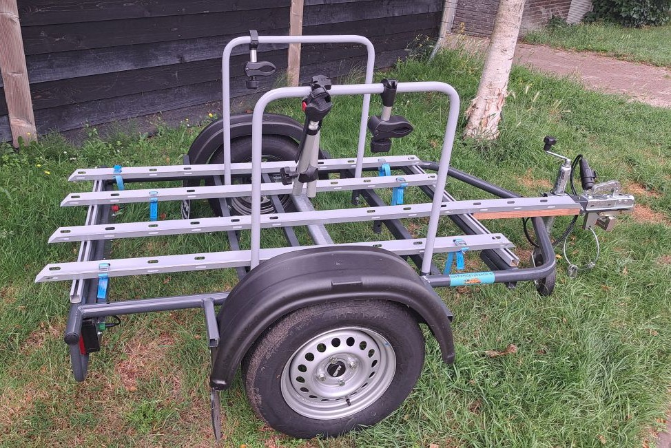 Bakfietsaanhanger zijaanzicht